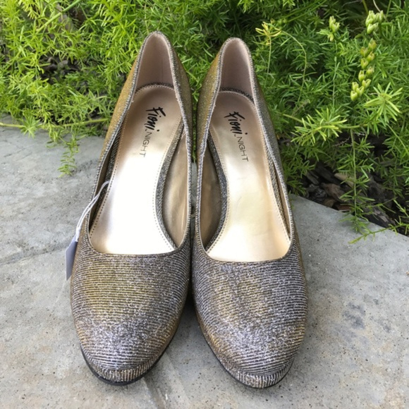 NWT Fioni Gold & Silver Iridescent Heals 9 1/2 - Picture 3 of 4